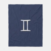 Gemini Zodiac Sign on Navy Blue Carbon Fiber Print Fleece Deken (Voorkant)