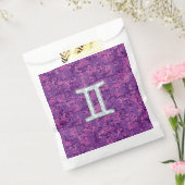 Gemini Zodiac Sign on Pink Digital Camo Bedankzakje (Gezegeld)