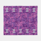 Gemini Zodiac Sign on Pink Digital Camo Fleece Deken (Voorkant (Horizontaal))