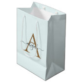 Gemonogrammeerd Goud Vorst Wit | Minimaal Elegant Medium Cadeauzakje (Voorkant Gekanteld)
