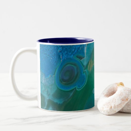 Gemstone Swirled Vivid Blue Green gepolijst gem Tweekleurige Koffiemok (Met donut)