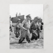 Gen. Douglas MacArthur wades ashore_War Afbeelding Briefkaart (Voorkant)