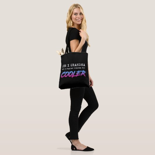 Gen X Grandma als een gewone grootmoeder, maar koe Tote Bag (Op model)