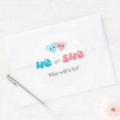 Gender onthullen wat het zal zijn of zij ronde sticker (Envelop)