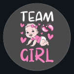 Gendereducatie teammeisjes verzameling ronde sticker<br><div class="desc">Gendereducatie Teams Party heeft schamele seksespecifieke Baby showers onthuld die overeenkomen met familieontwerp Baby Funny design Classic Sticker Classic Collectie.</div>