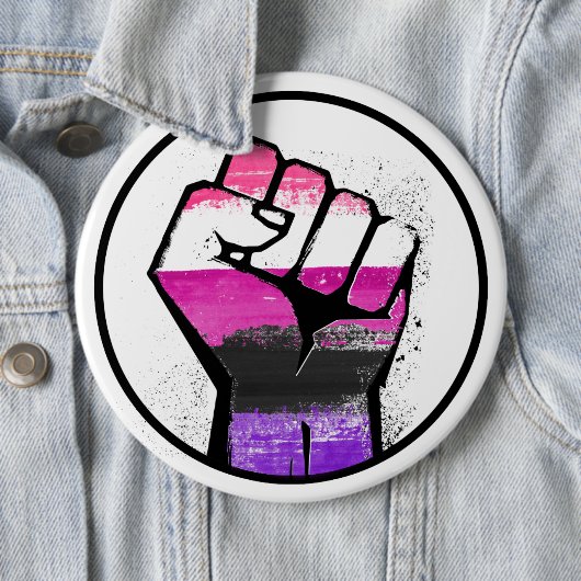 GENDERFLUID FIST RONDE BUTTON 6,0 CM (In situ)
