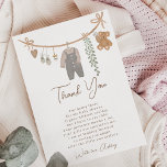 Genderneutrale lijn boho baby shower bedankkaart<br><div class="desc">Een stomme geslachtsneutrale doek boho baby shower bedankt je kaart met boho kinder springpak,  pacifier,  teddy beer,  slipper,  eucalyptus en houten hitte met schattige bogen en hangers op een kledinglijn met een elegante en moderne lettertyptypografie van het borstelschrift en een griezelig schattig patroon aan de achterkant.</div>