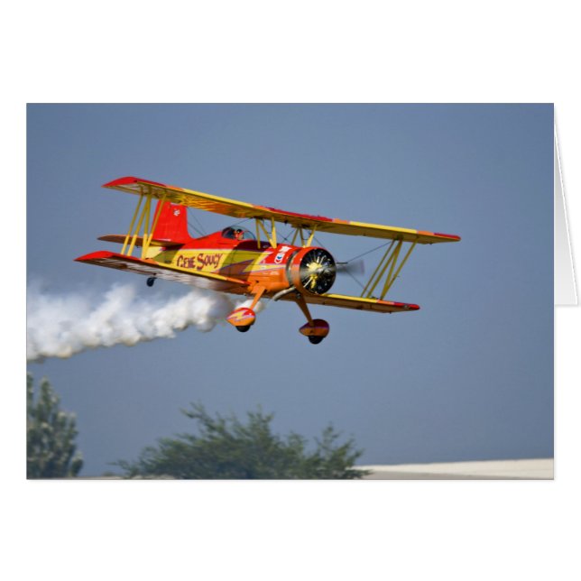 Gene Soucy doet aerobatics in Grumman (Voorkant Horizontaal)