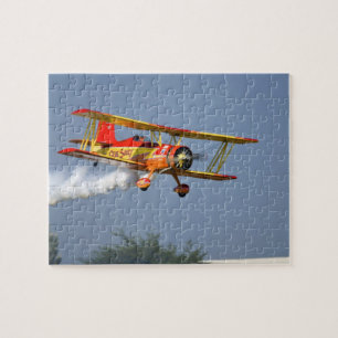 Gene Soucy doet aerobatics in Grumman Legpuzzel