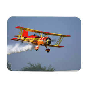 Gene Soucy doet aerobatics in Grumman Magneet
