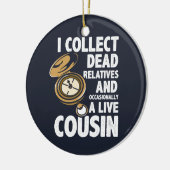 Genealogist verzamelt dode familiegeschiedenis keramisch ornament (Links)