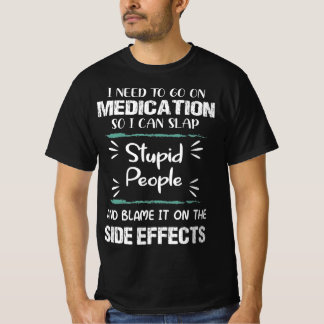 Geneesmiddel op schoot Stupid Mensen bijwerkingen T-shirt