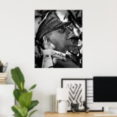 Generaal Douglas MacArthur met Corncob Pipe Poster (Thuiskantoor)