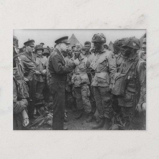 Generaal Dwight D. Eisenhower met paratroopers Briefkaart (Voorkant)