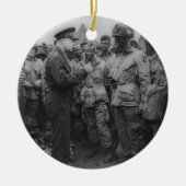 Generaal Dwight D. Eisenhower met paratroopers Keramisch Ornament (Voorkant)