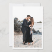 Genevieve zwart-wit foto moderne bruiloft save the date (Achterkant)