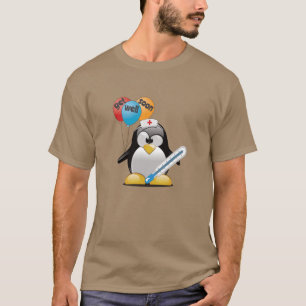 Genezend spoedig. Pinguïn verpleegster. T-shirt