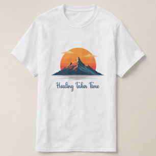 "Genezing Kost Tijd" T-shirt met bergzonsondergang