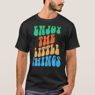 Geniet van de kleine dingen esthetische woorden op t-shirt