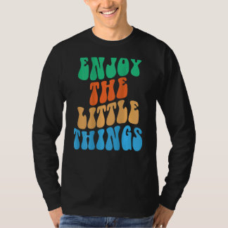 Geniet van de kleine dingen esthetische woorden op t-shirt