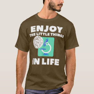 Geniet van de kleine dingen in de biowetenschappen t-shirt