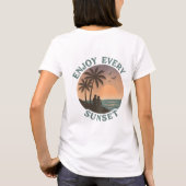Geniet van elke zonsondergang - Retro Beach T-shirt (Achterkant)
