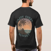 Geniet van elke zonsondergang - Retro Beach T-shirt (Achterkant)