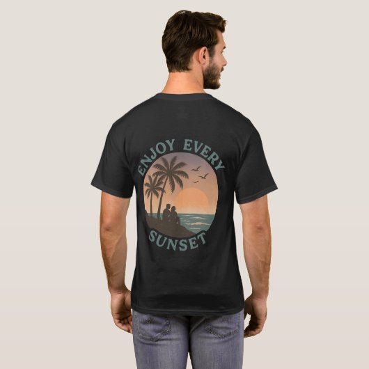 Geniet van elke zonsondergang - Retro Beach T-shirt (Achterkant volledig)