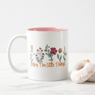 Geniet van het kleine ding  tweekleurige koffiemok