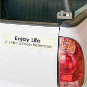 Geniet van het leven; het is geen kledingrepetitie bumpersticker (Op Truck)