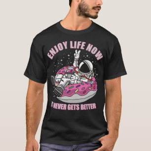Geniet van het leven nu Astronaut Donut dierverjaa T-shirt