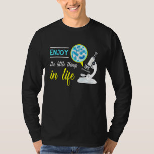 Geniet van het strooisel in de biologie t-shirt