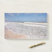 Geniet van het uitzicht van het tropische strand post-it® notes (Op bureau)