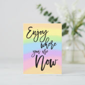 Geniet van waar je nu bent Quote regenboogkleuren Briefkaart (Staand voorkant)