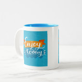 Geniet vandaag nog van tweekleurige koffiemok (Voorkant links)