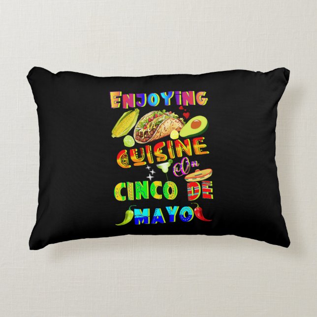 Genieten van de keuken op Cinco de Mayo Accent Kussen (Voorkant)
