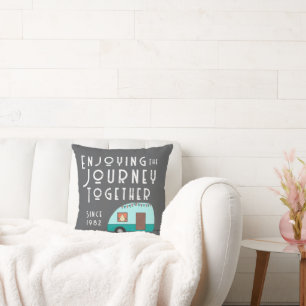 Genieten van de reis samen Retro Camper Grey Kussen