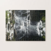 Genieten van de waterval gecreëerd in een legpuzzel (Horizontaal)