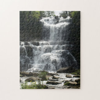 Genieten van de waterval gecreëerd in een legpuzzel