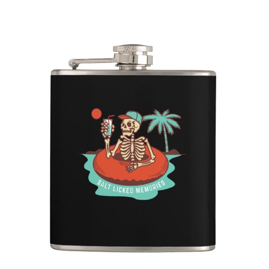 Genietend van een koude drank op een  heupfles (Voorkant)