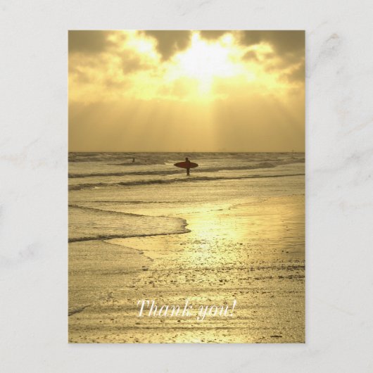 Genietend van het strand bij zonsondergang briefkaart (Voorkant)