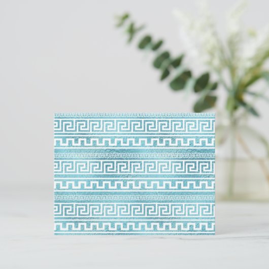 Gentle Blue Greek Meander Pattern op glas Briefkaart (Staand voorkant)