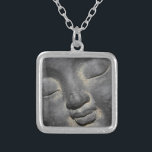 Gentle Buddha Face Stone Sculpture Zilver Vergulden Ketting<br><div class="desc">Dit afbeelding is van een stenen sculptuur van een tranquil Boeddha. Het ziet er zacht en vreedzaam uit terwijl je mediteert. Boeddhisten,  meditatoren en spirituele types.</div>