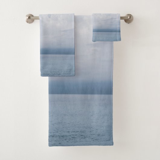 Gentle Cloudy Ocean Breeze 1 Bad Handdoek (Insitu)