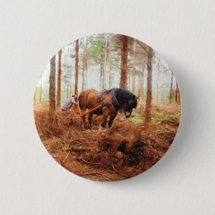 Gentle Giant - Draft Horse Hauling Logs in Forest Ronde Button 5,7 Cm