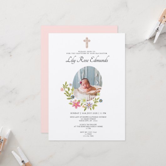 Gentle Pink Floral Baptism Invitation Kaart (Voorkant / Achterkant in situ)