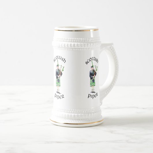 Gentleman Bagpiper in Green Kilt Bierpul (Voorkant rechts)