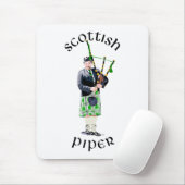 Gentleman Bagpiper in Green Kilt Muismat (Met muis)