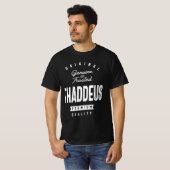Genuine en Vertrouwde Thaddeus Gepersonaliseerde N T-shirt (Voorkant volledig)