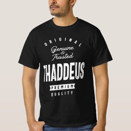 Genuine en Vertrouwde Thaddeus Gepersonaliseerde N T-shirt (Voorkant)